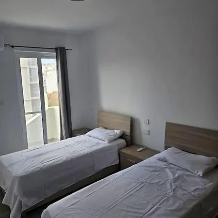Διαμέρισμα New 3 Bedrooms Flat At *