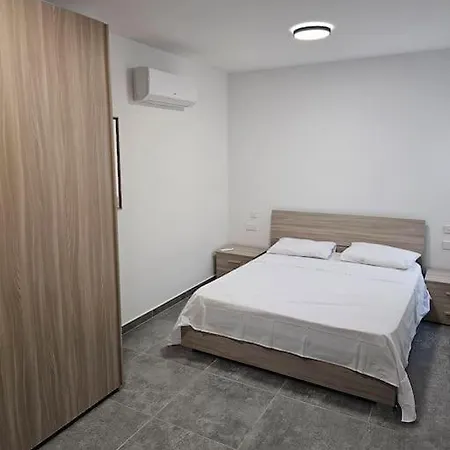 New 3 Bedrooms Flat At Apartment
