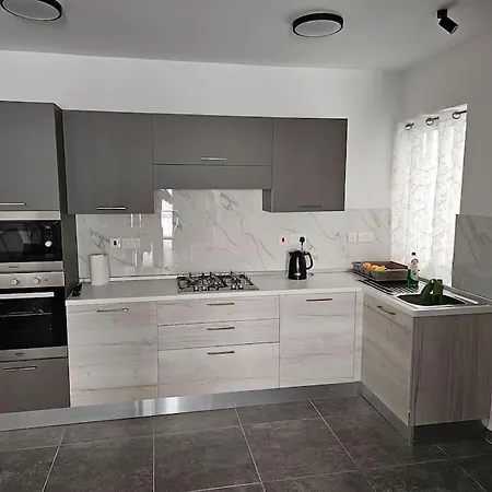New 3 Bedrooms Flat At