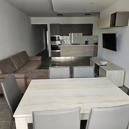 Apartamento New 3 Bedrooms Flat At *